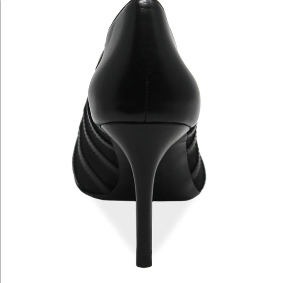 🖤Charles David🖤Classic Black Pump with Mesh Detailing🖤🖤Size 9.5🖤 - Picture 3 of 4